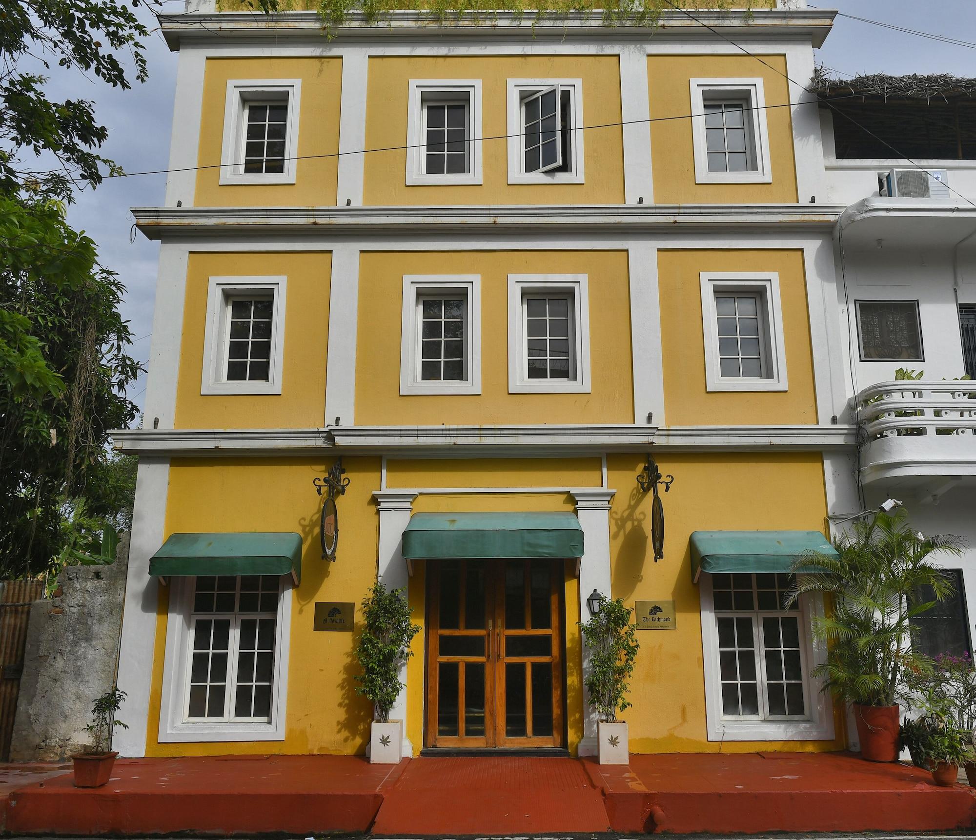 Vista Exterior The Richmond