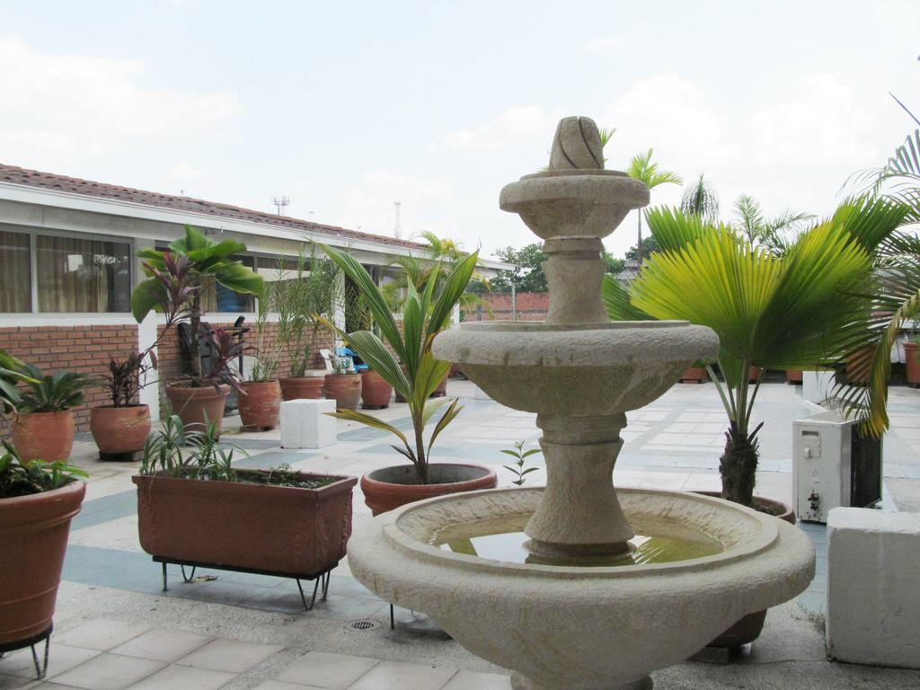 Varios Hotel Royal Plaza