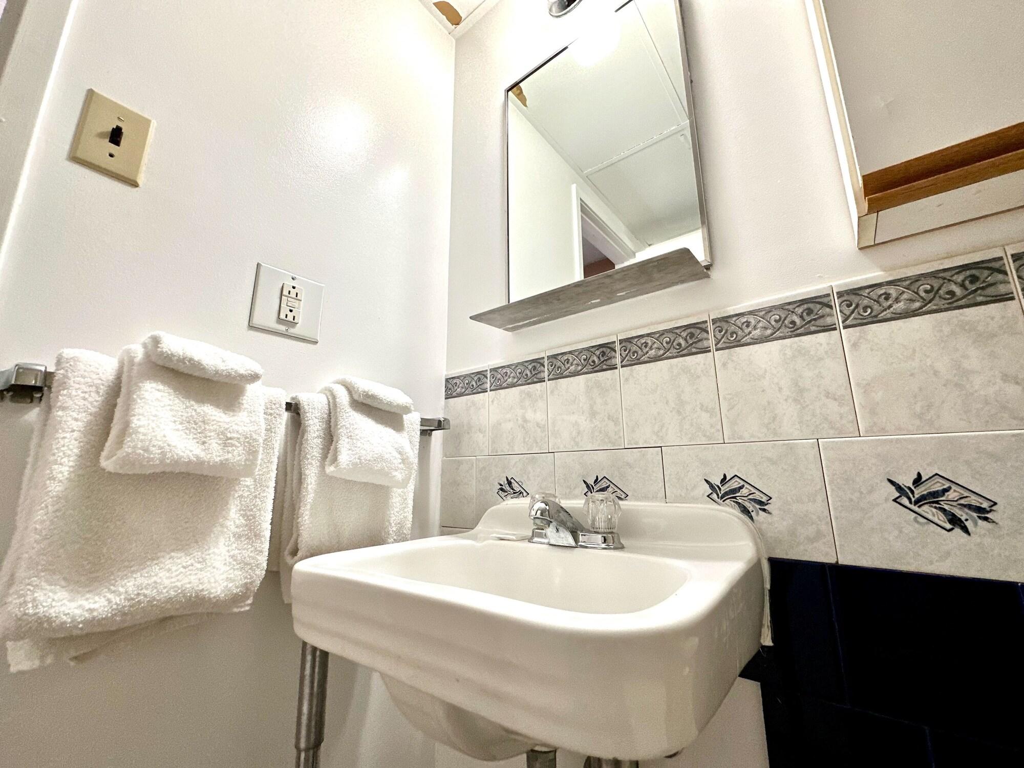 Varios Capone's Hideaway Motel