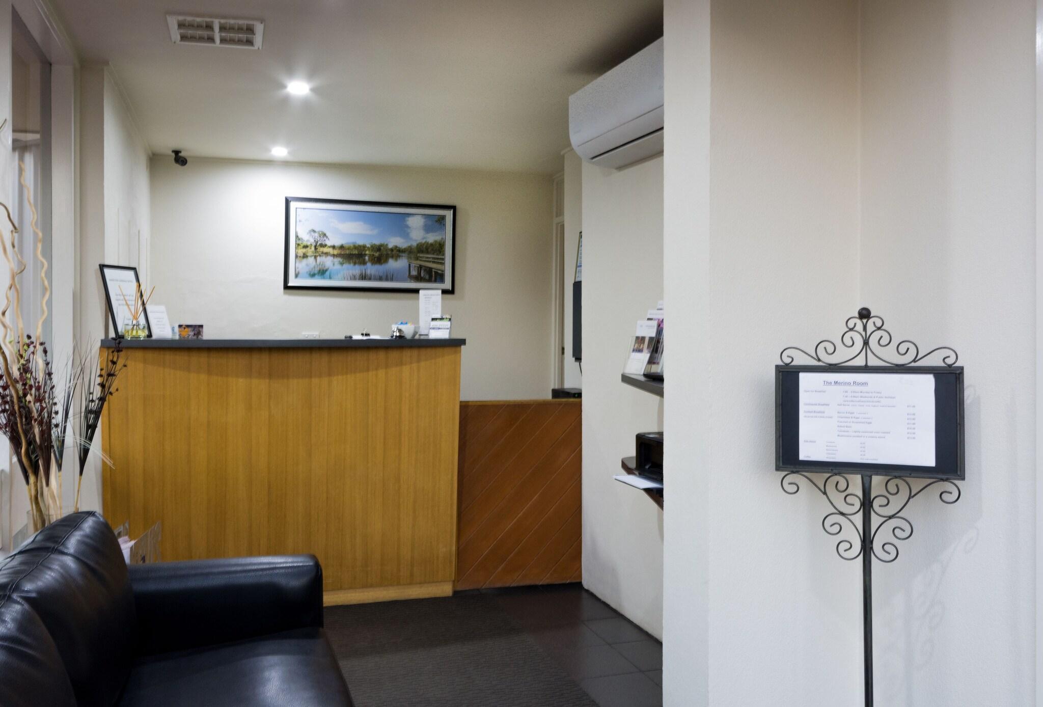 Vista Lobby Hamilton Lonsdale Motel