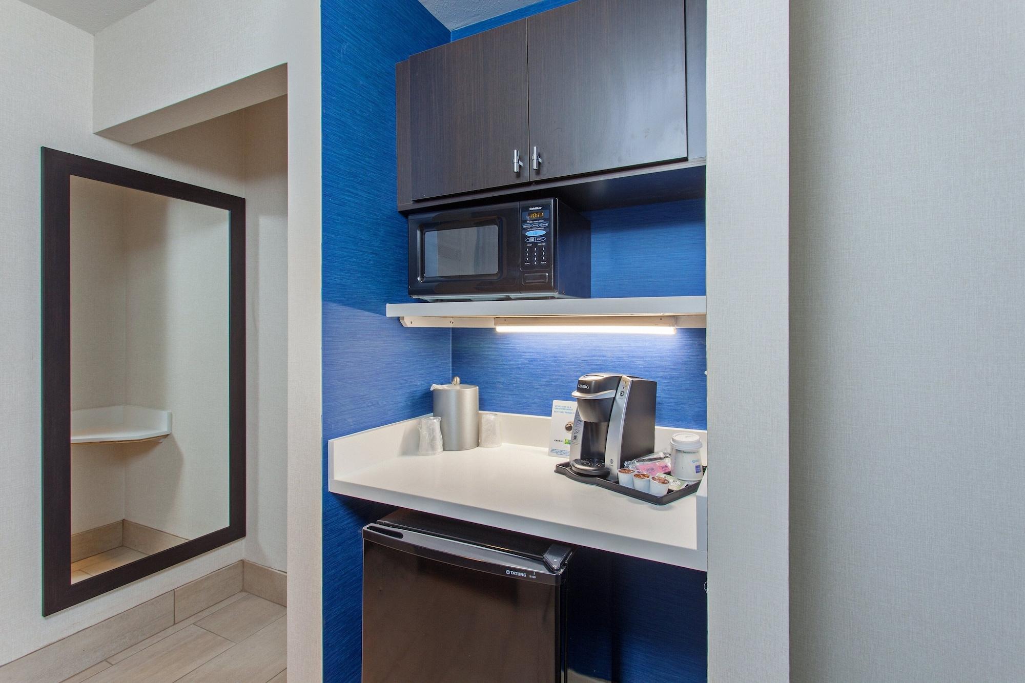 Set de Habitación Holiday Inn Express Hotel & Suites Oakland-Airport by IHG