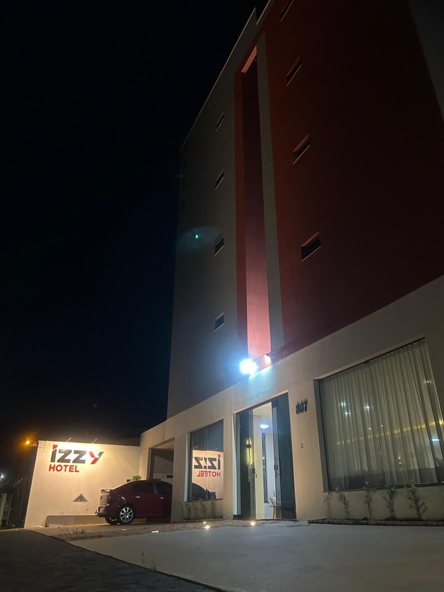 Vista Exterior Izzy Hotel