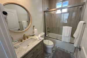 Renta temporal - NEW 2BR House IN Glendale Built in 2024 With Garage Private Patio p77