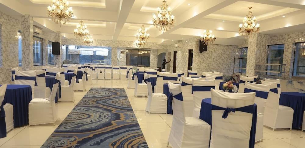 Salón de Baile Hotel Mandi Heights - Bar, Fine Dining & Banquet Hall