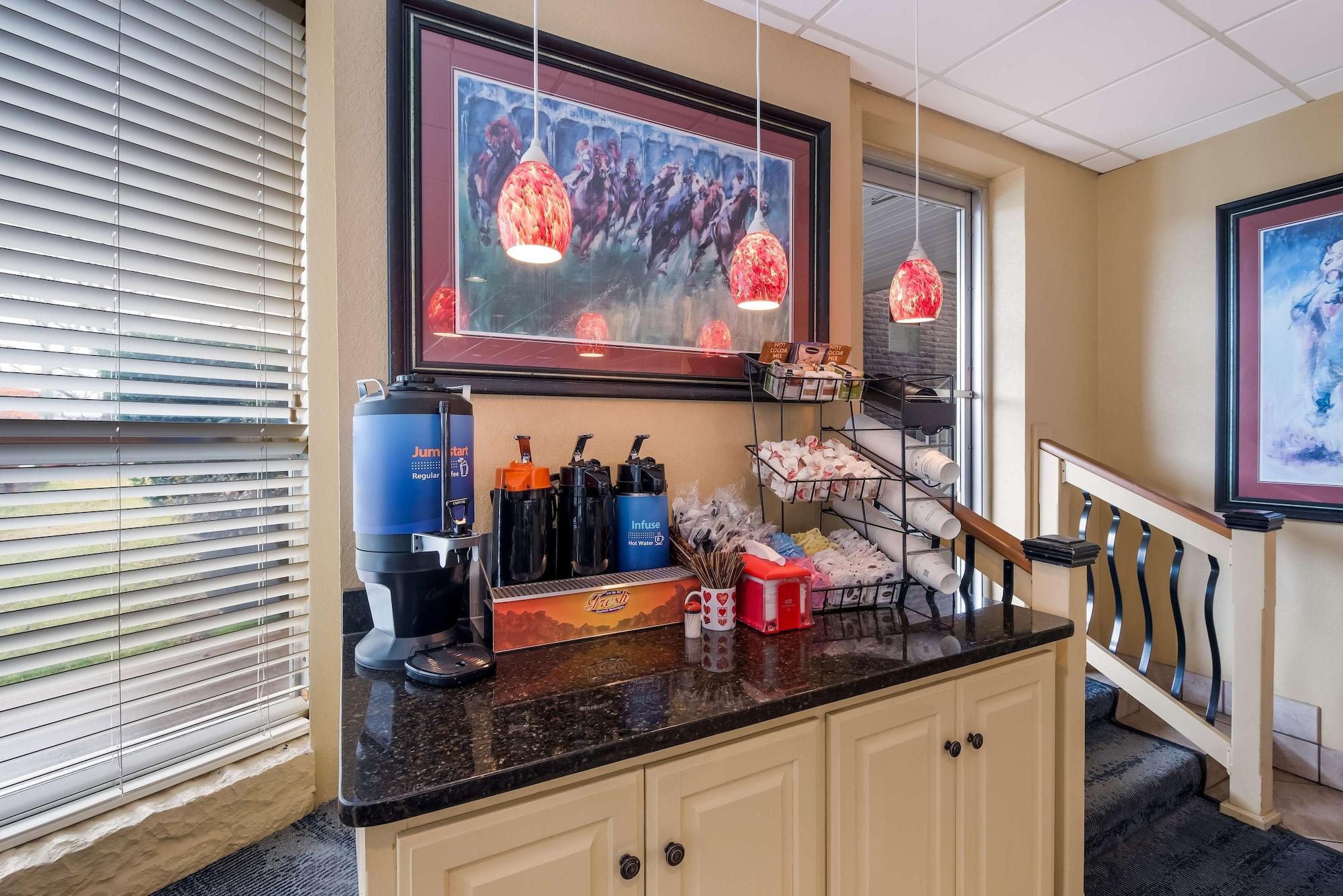 Bar/Salón Best Western Winners Circle