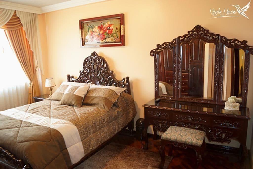 Varios Kinde House