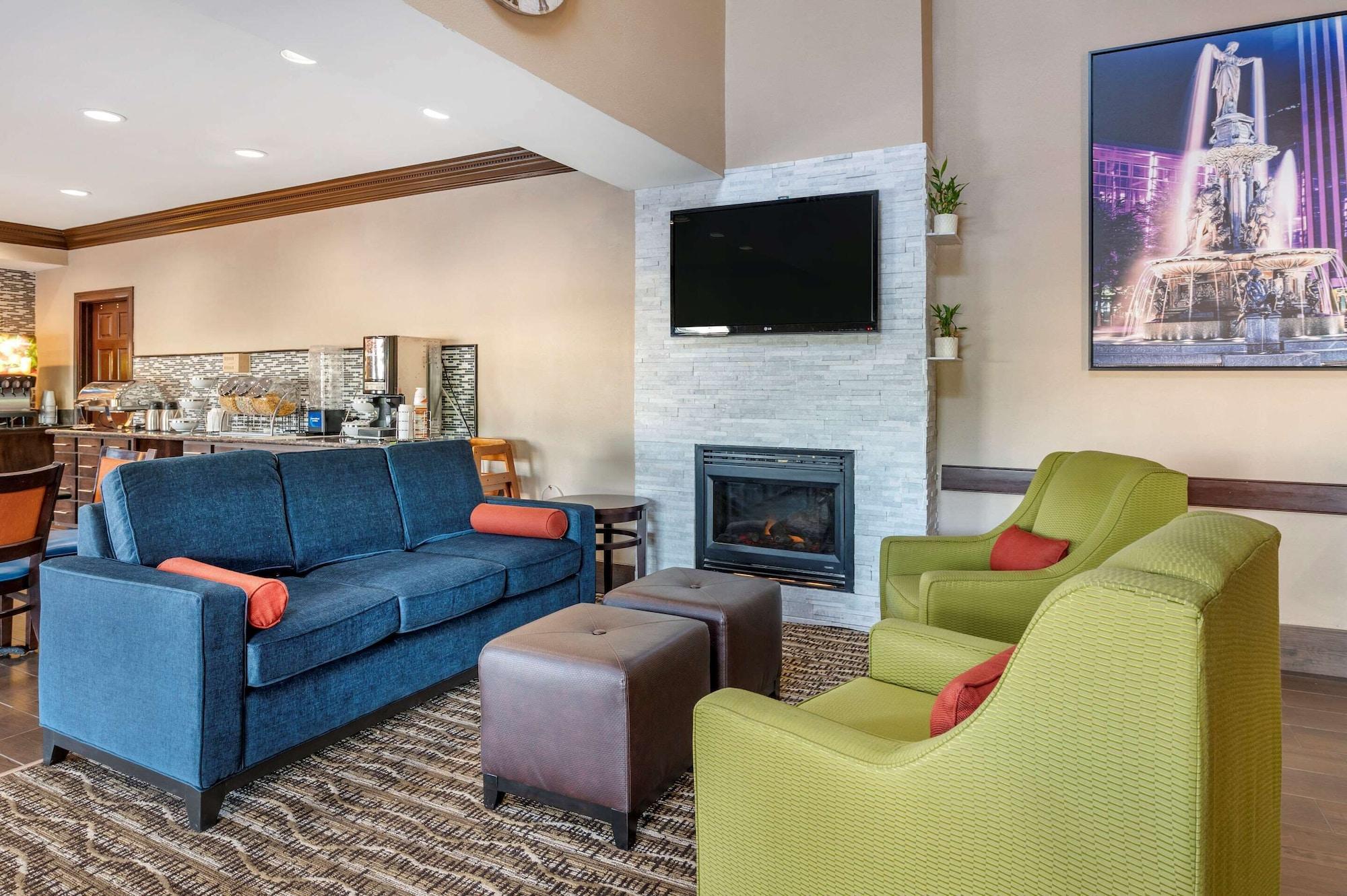 Vista Lobby Comfort Inn & Suites Cincinnati Uptown Clifton