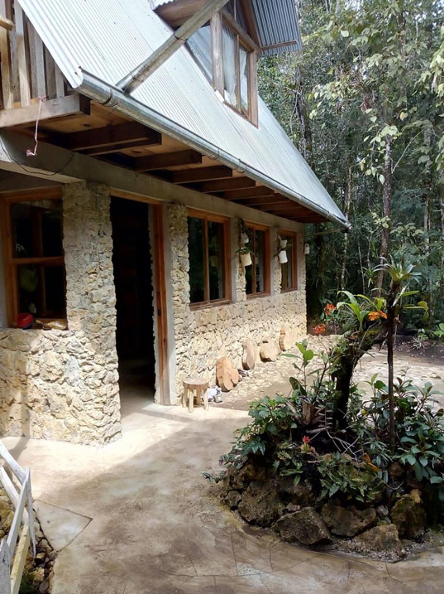 Vista Exterior Hostel Paraiso Verde Coban
