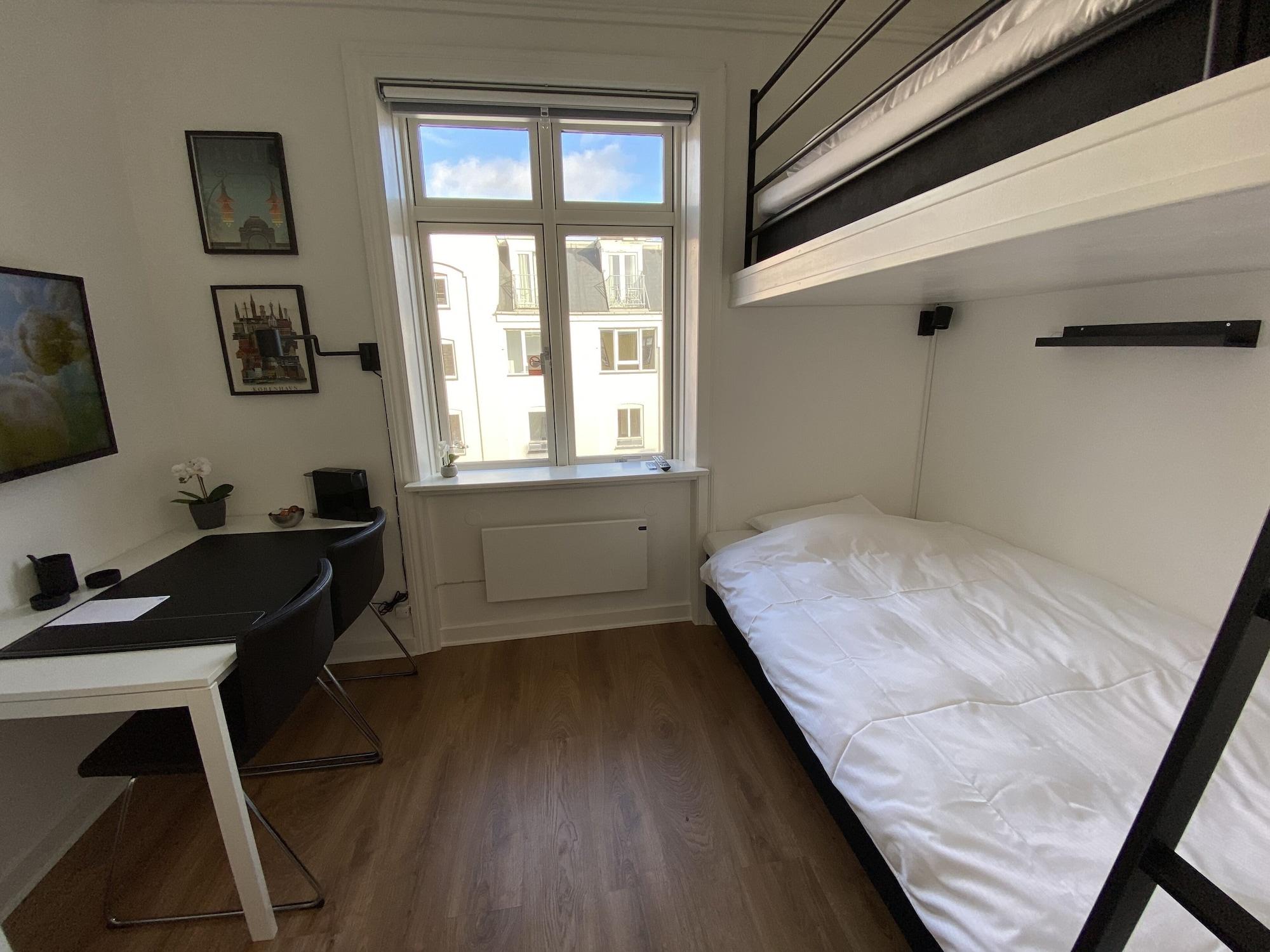 Quarto PSG 23 - Short Stay Apts by Living Suites