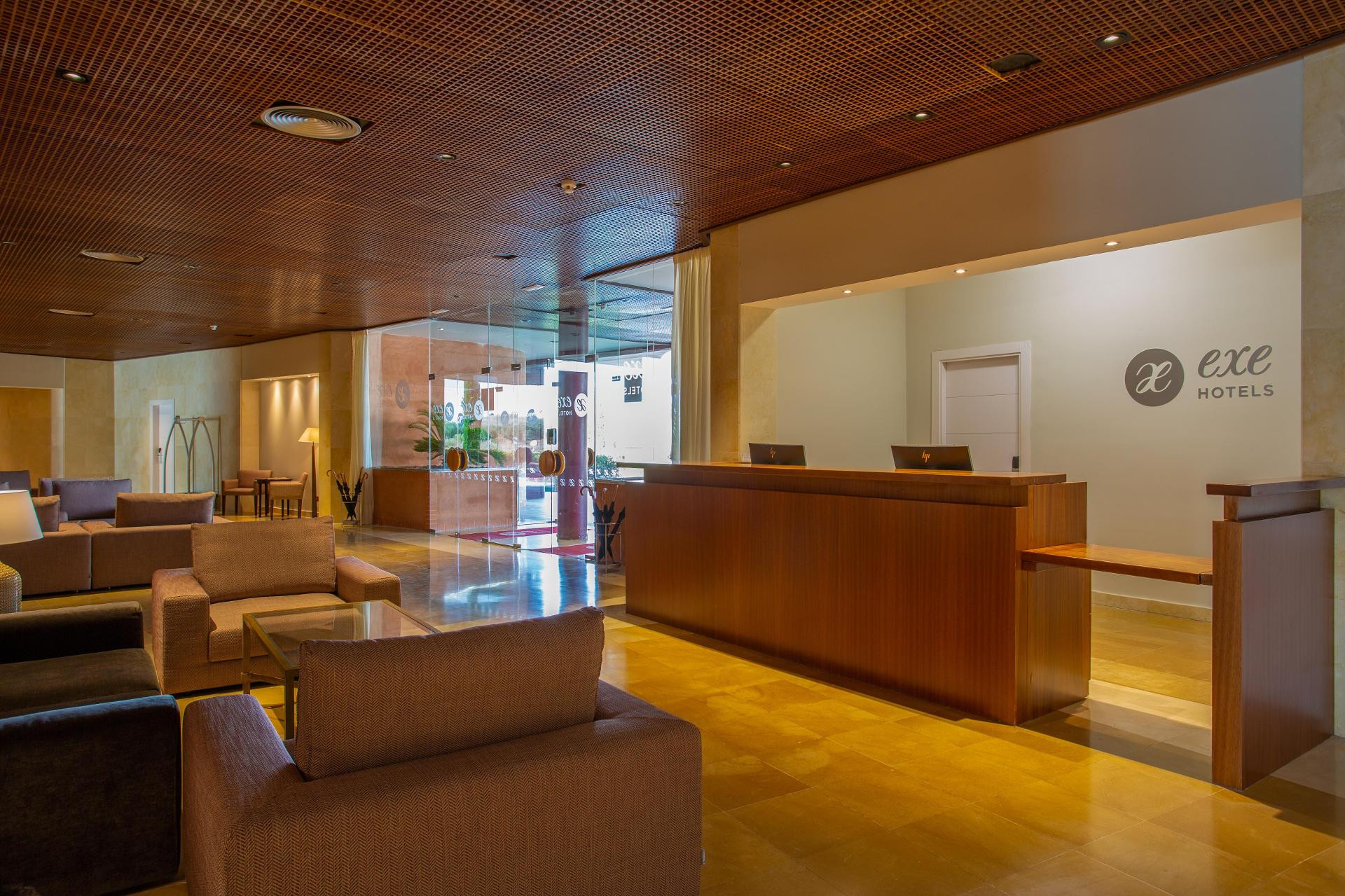 Vista Lobby EXE Layos Golf