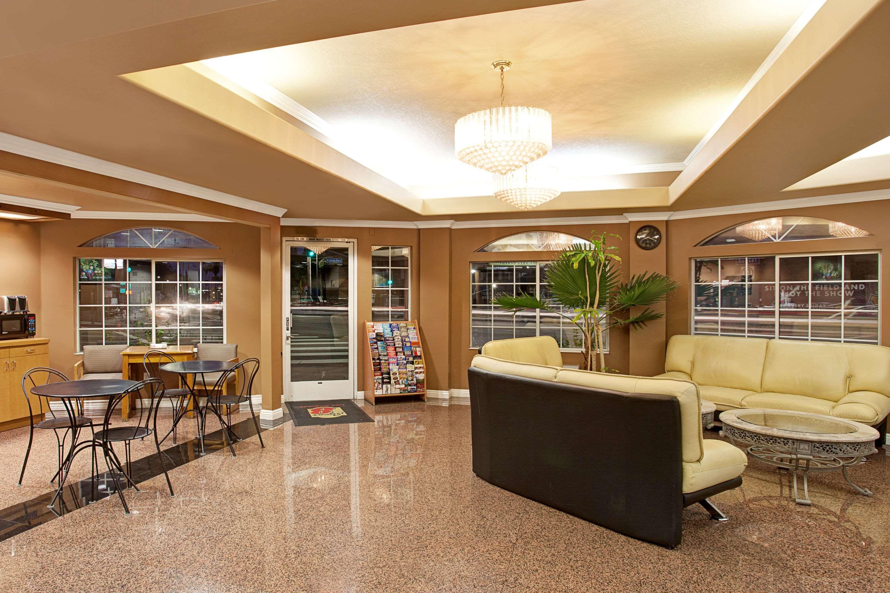 Vista Lobby Super 8 by Wyndham Los Angeles Downtown