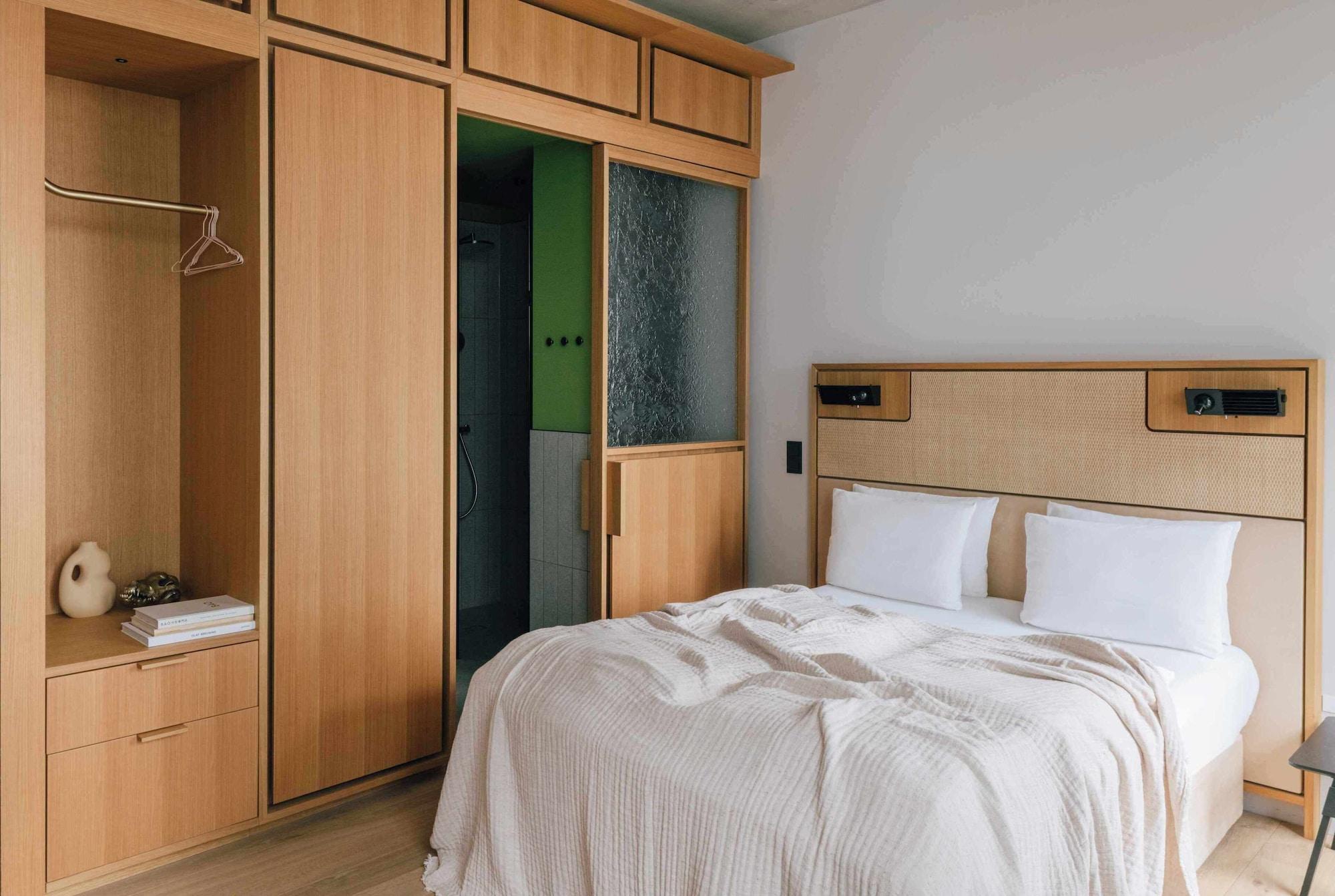 Habitación Locke at East Side Gallery