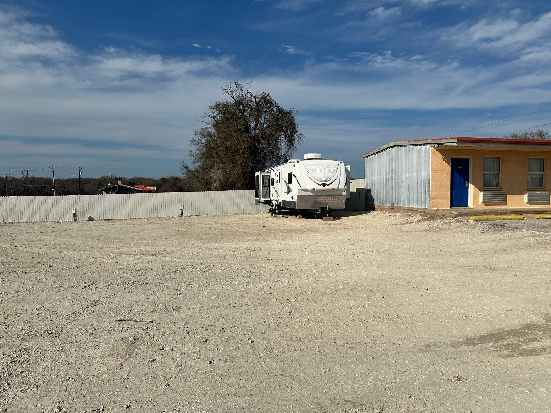 Vista Exterior Apollo Lodge and RV Park