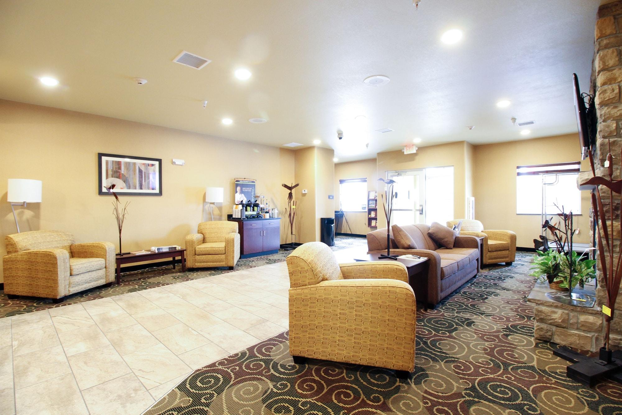 Vista Lobby Cobblestone Hotel & Suites – Devils Lake