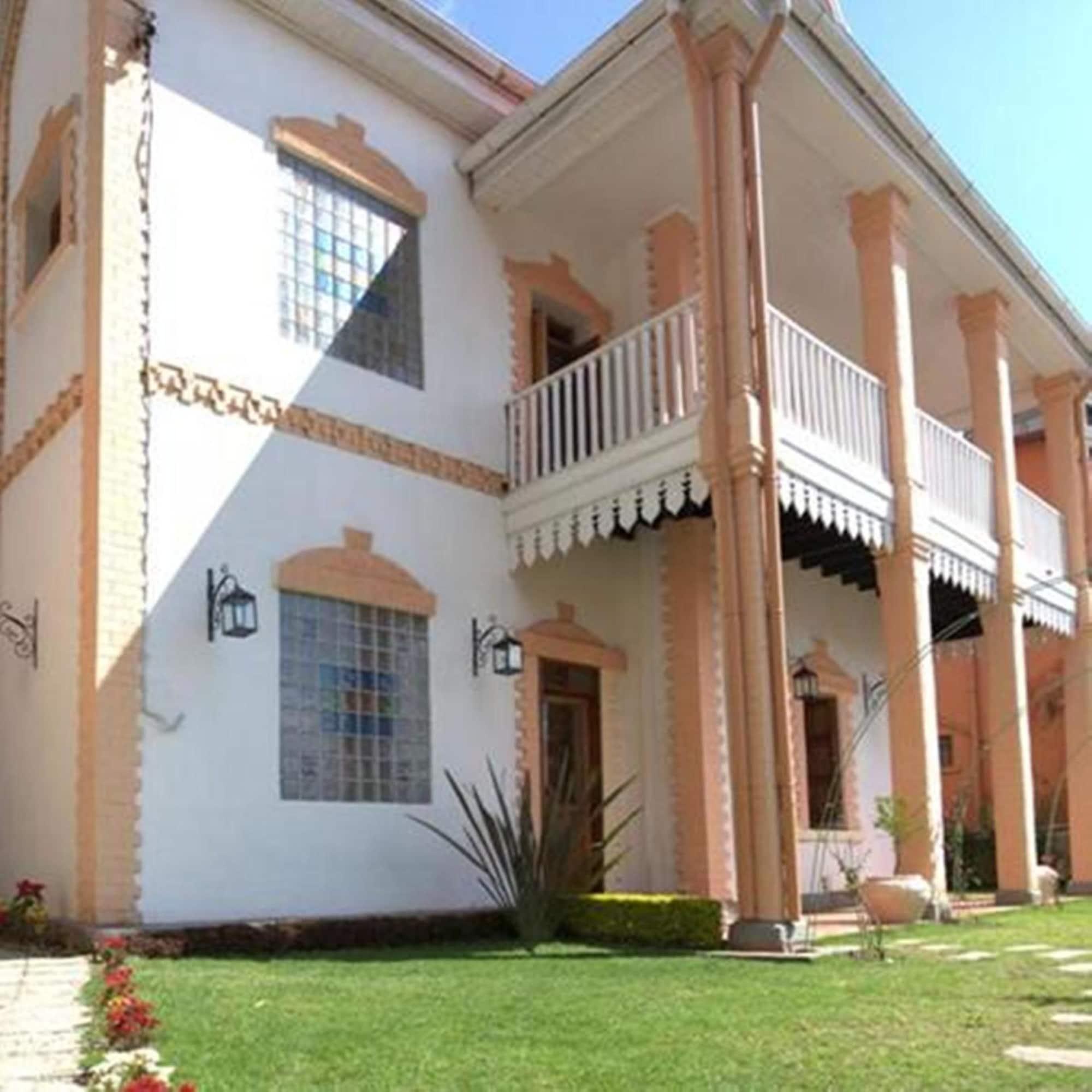 Varios Maison Lovasoa