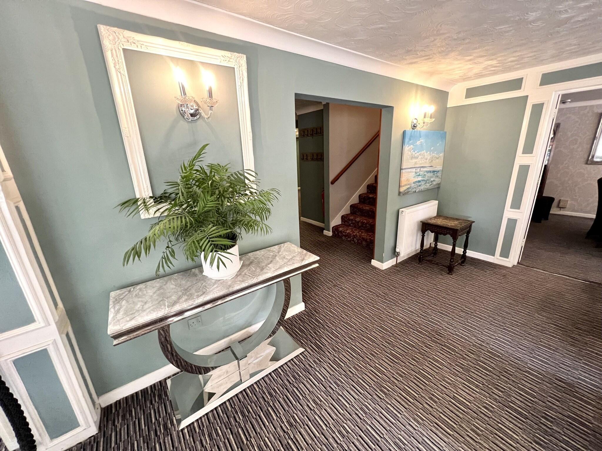 Vista Lobby South Lawn Hotel