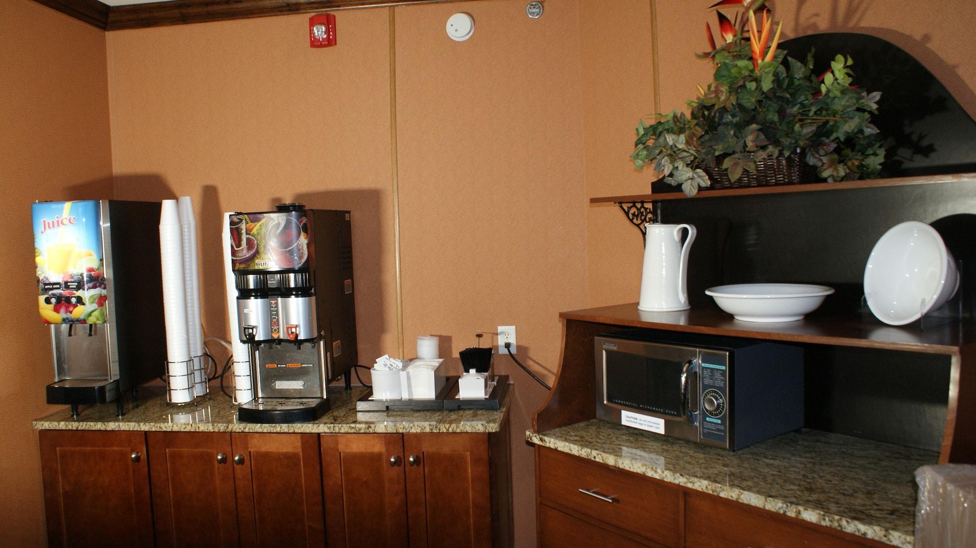 Restaurant HomeTown Inn & Suites