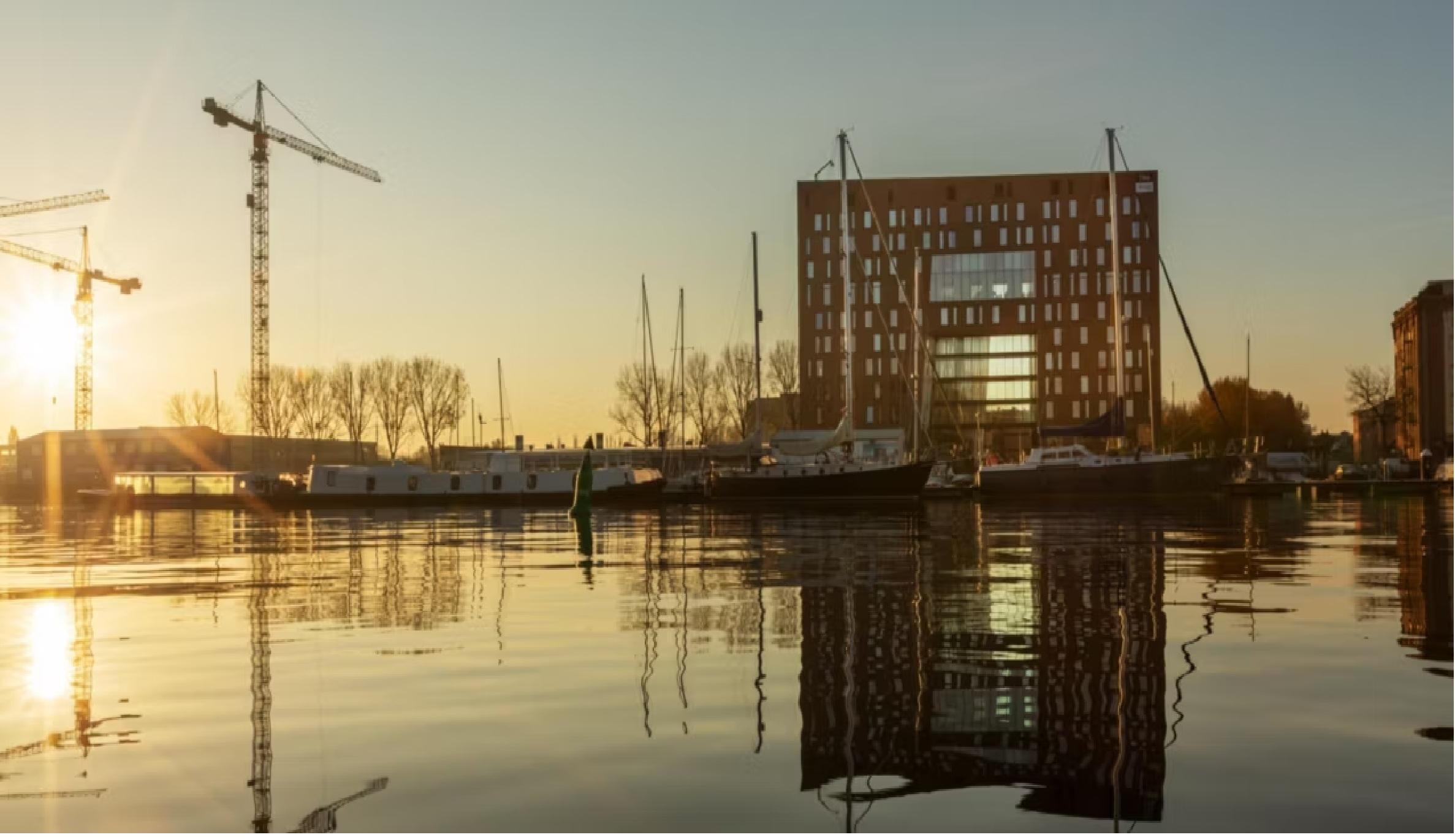 Vista Exterior Holiday Inn - the niu, Fender Amsterdam by IHG