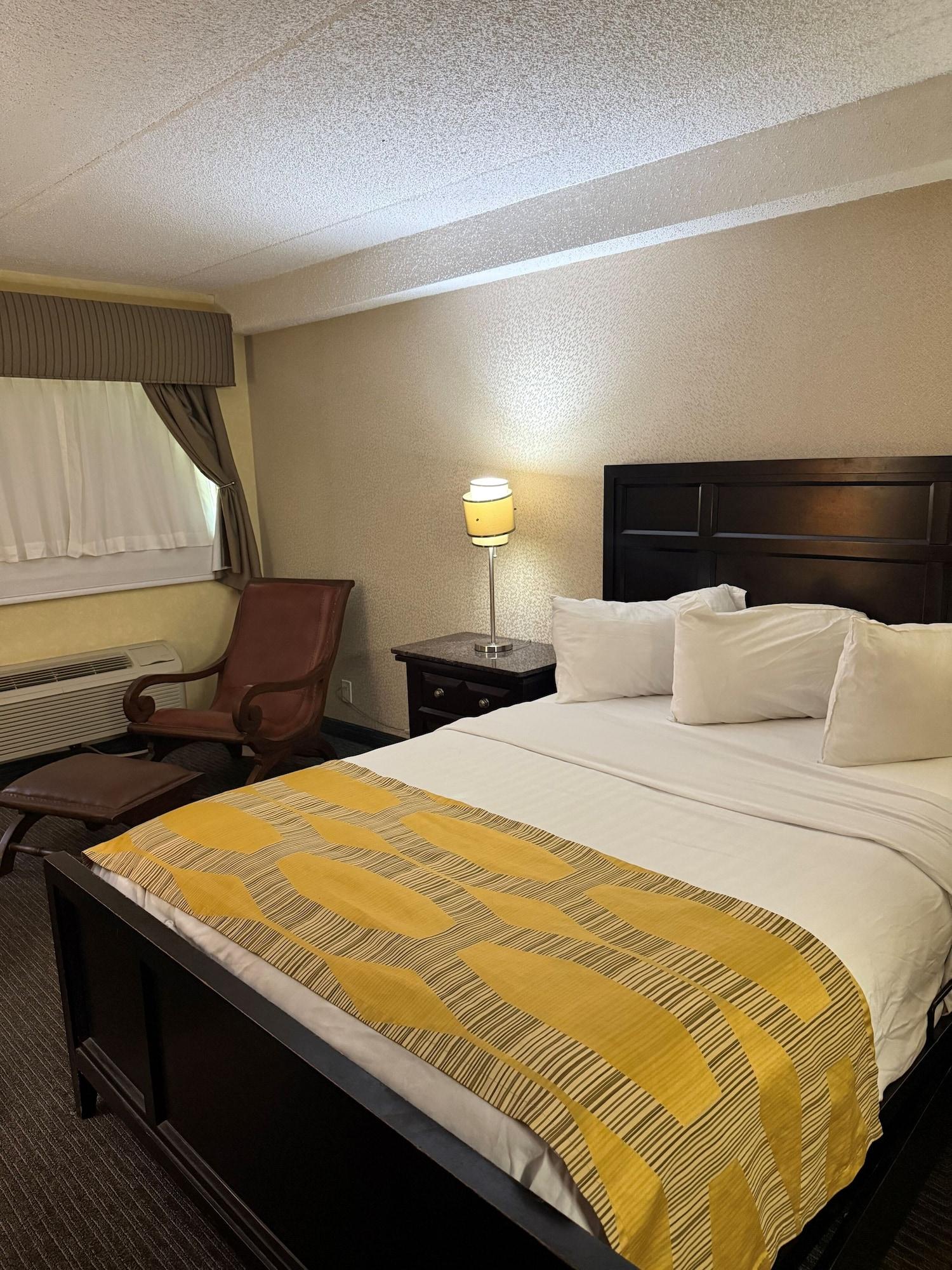 Varios Marvin's Garden Inn