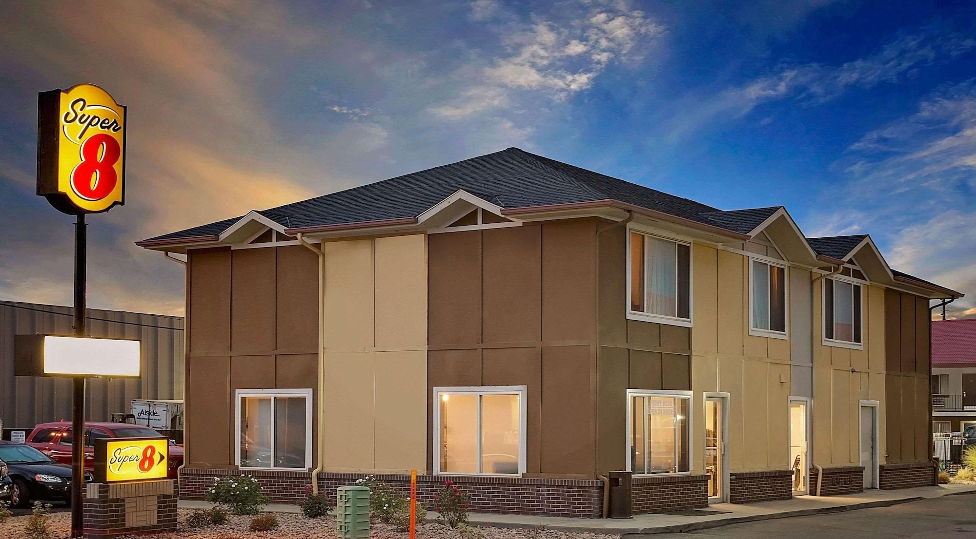 Vista Exterior Super 8 by Wyndham Denver Central