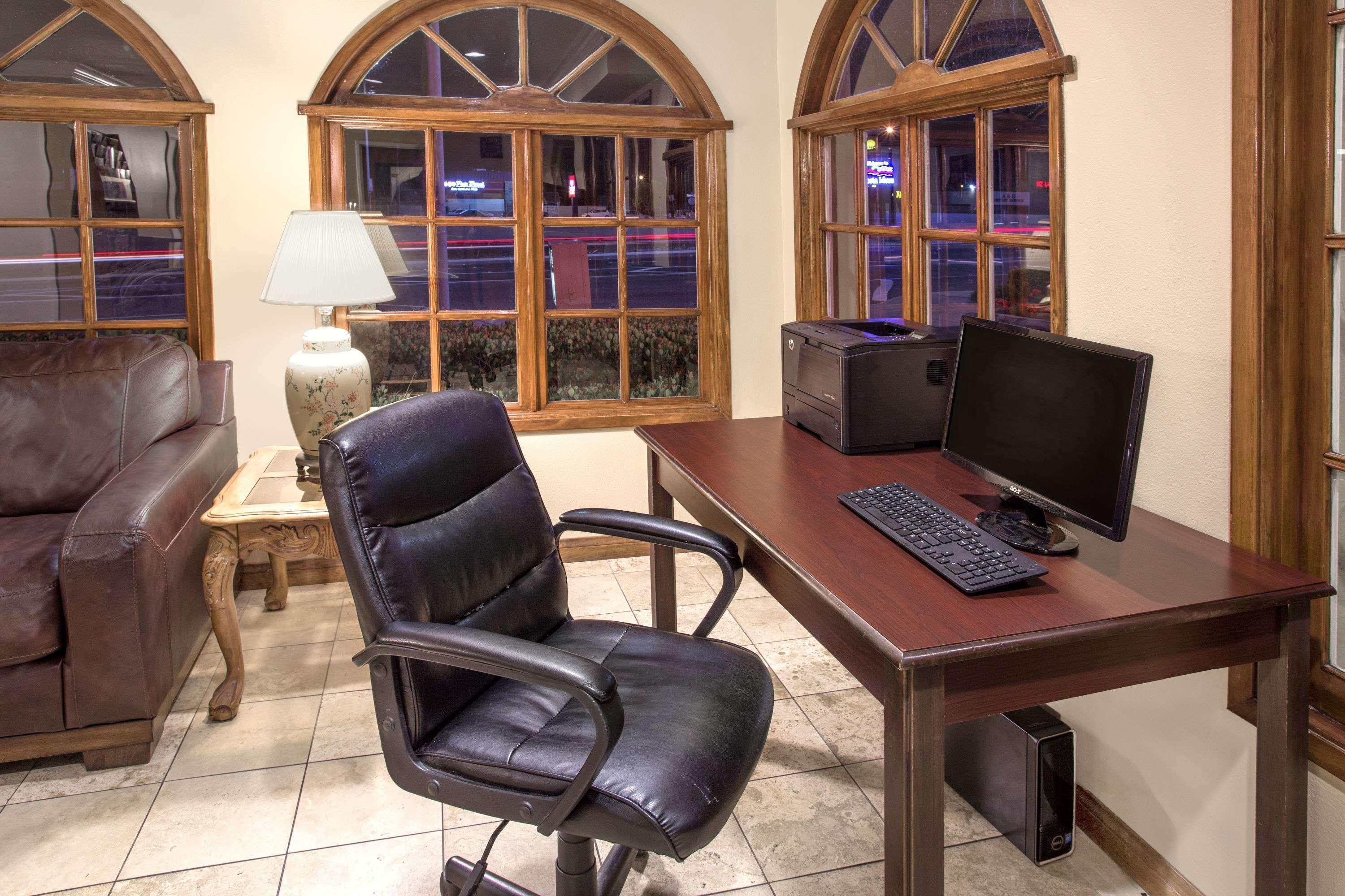 Centro de Negocios Travelodge by Wyndham Costa Mesa Newport Beach Hacienda