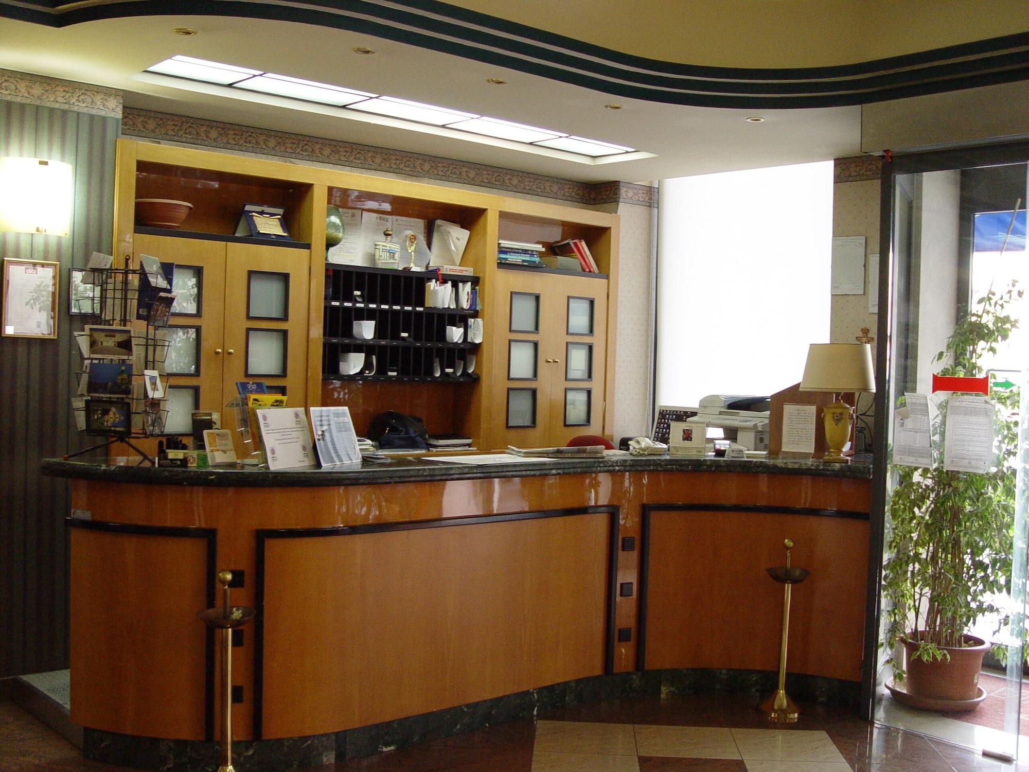Vista Lobby Hotel Kroma