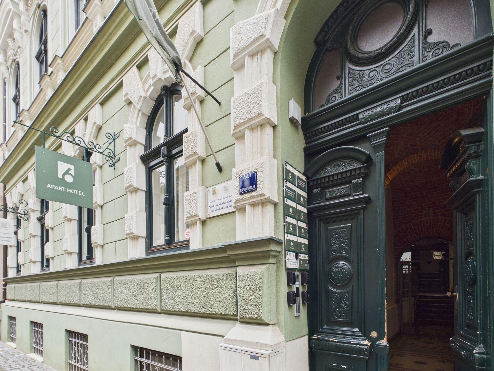 Varios ApartHotel No6