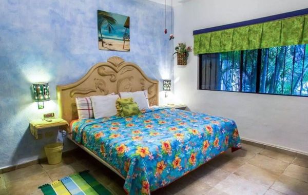 Mexican Hacienda Condo Located steps from 5th Ave and 4 mins walk to the beach! - Hoteles con parque acuático en Playa del Carmen, México