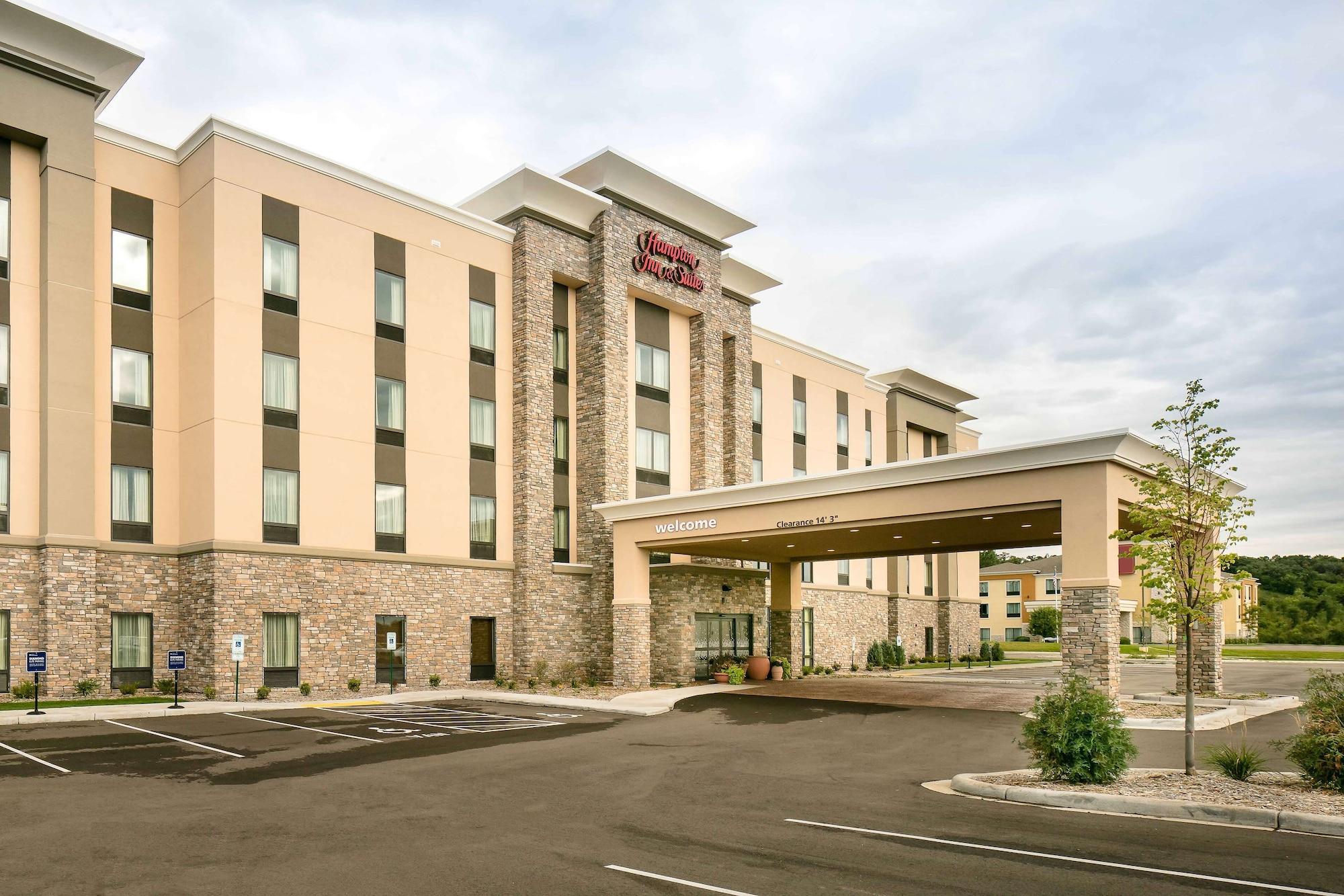 Vista Exterior Hampton Inn & Suites Hudson