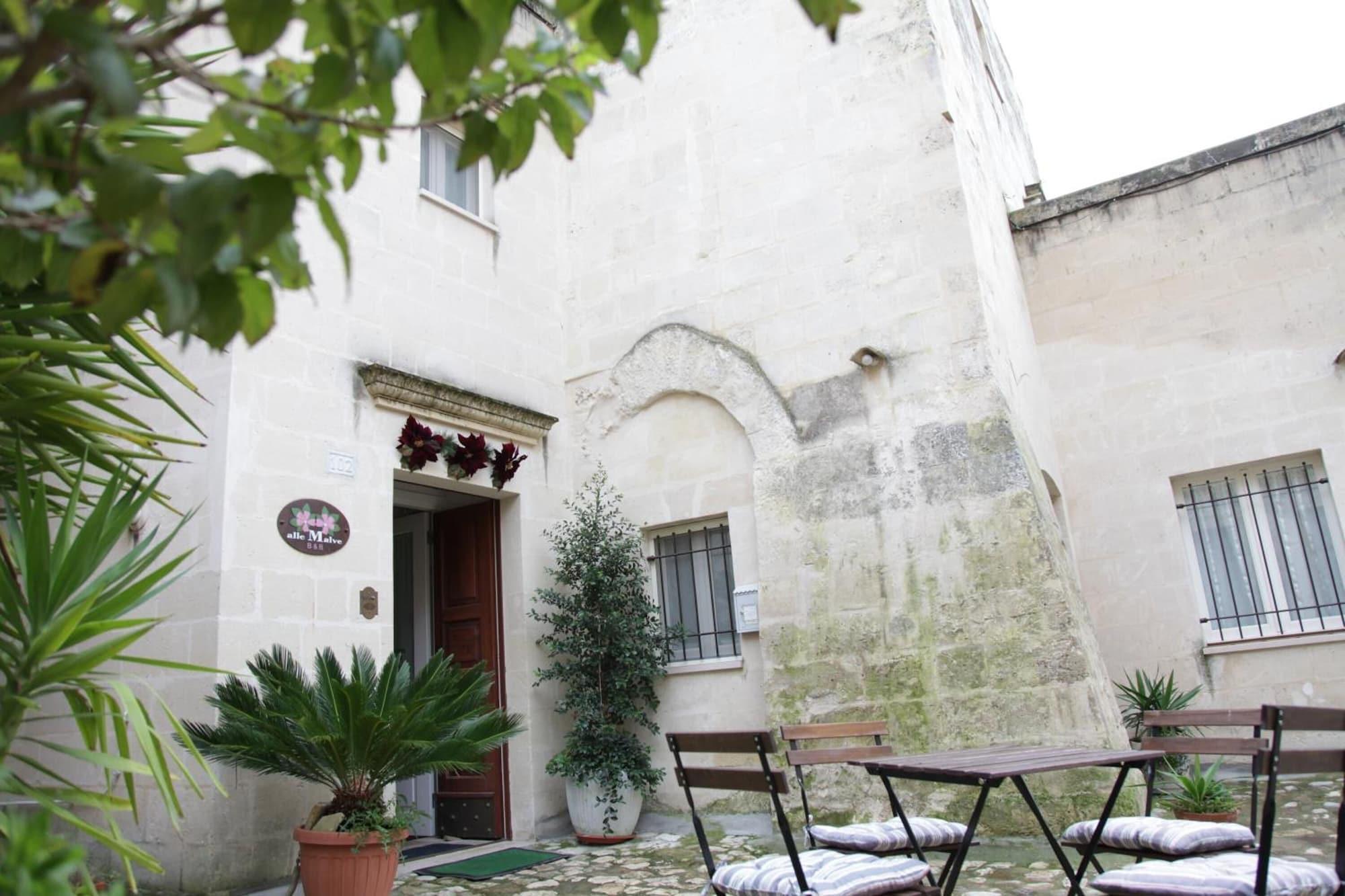 Vista Exterior Le Malve Cave Retreat