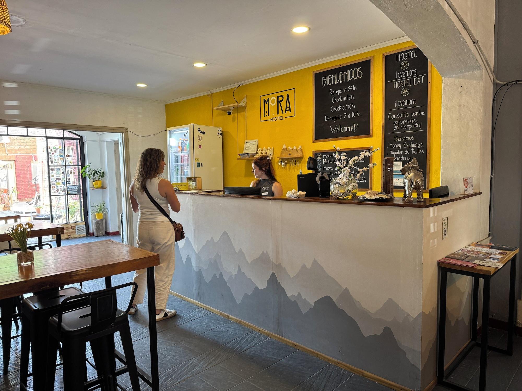 Vista Lobby Mora Hostel