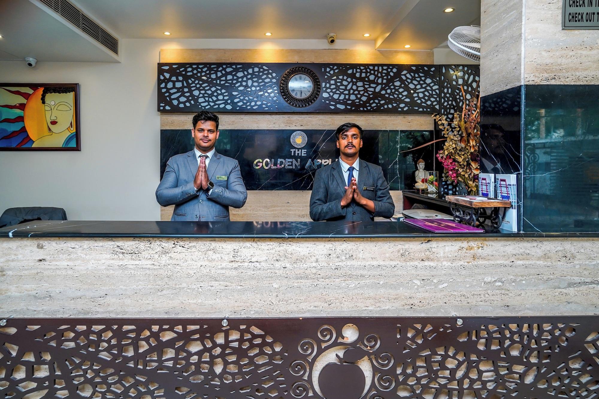 Vista Lobby The Golden Apple