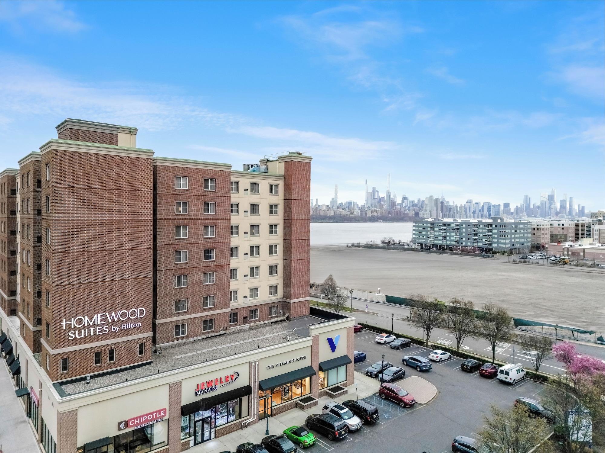 Varios Homewood Suites by Hilton Edgewater