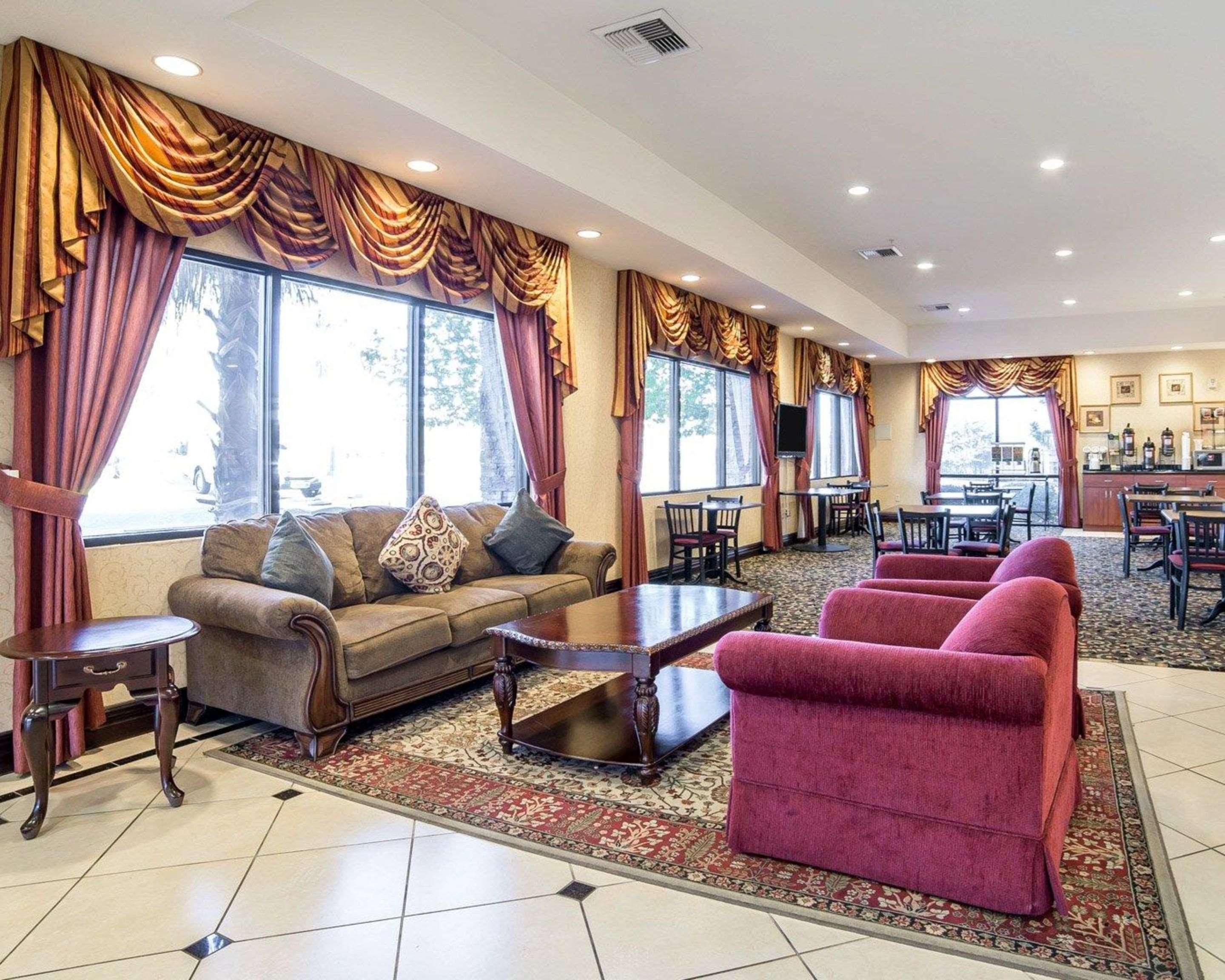 Vista Lobby Comfort Inn & Suites Las Vegas - Nellis