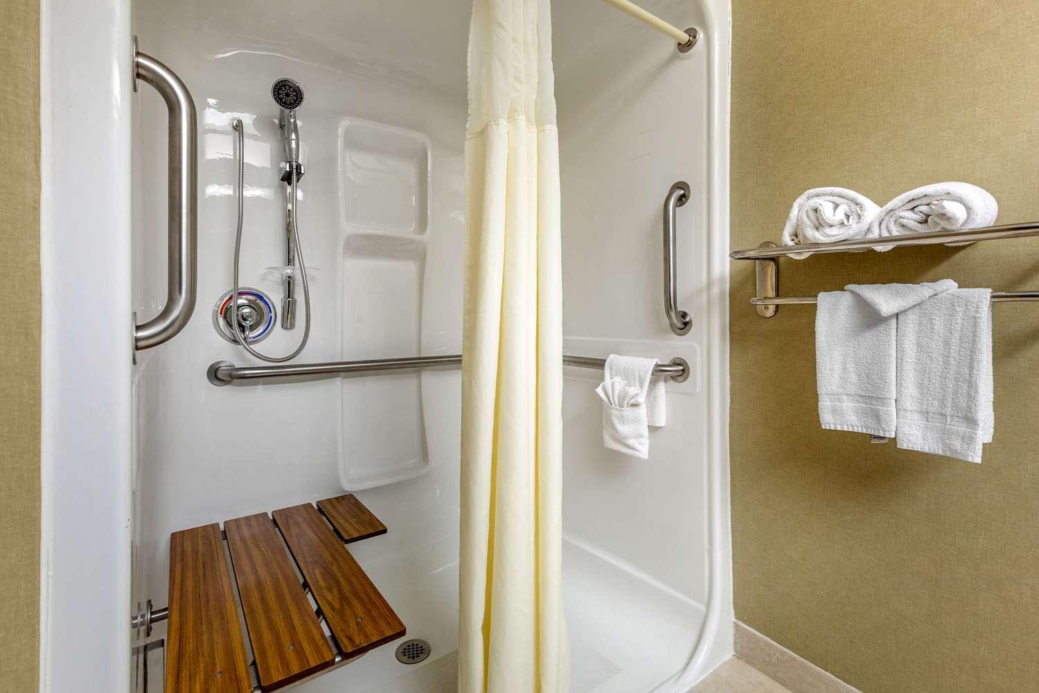 Habitación Quality Suites Sherman
