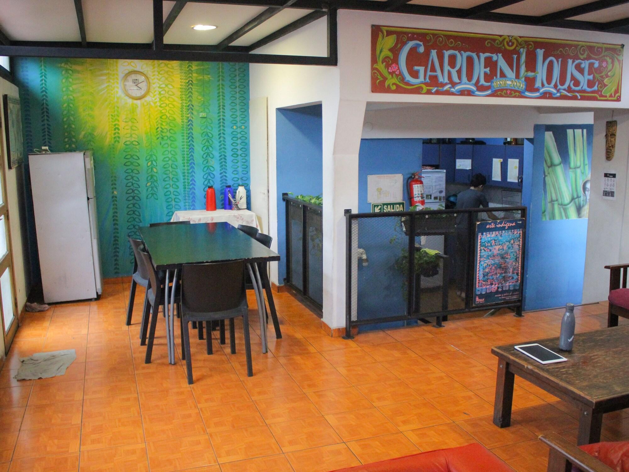 Restaurant Garden House Hostel