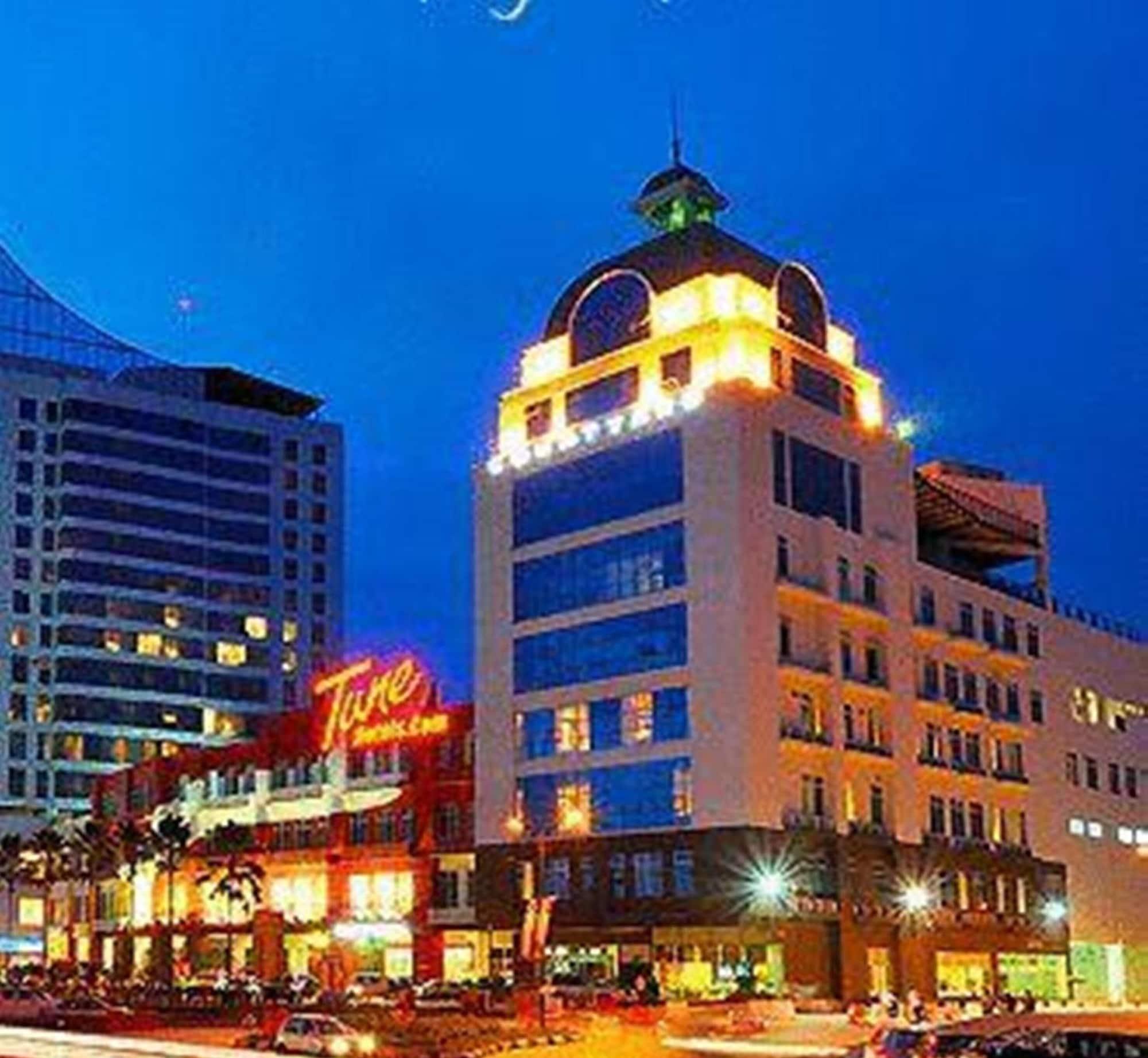 Vista Exterior Courtyard Hotel @ 1Borneo