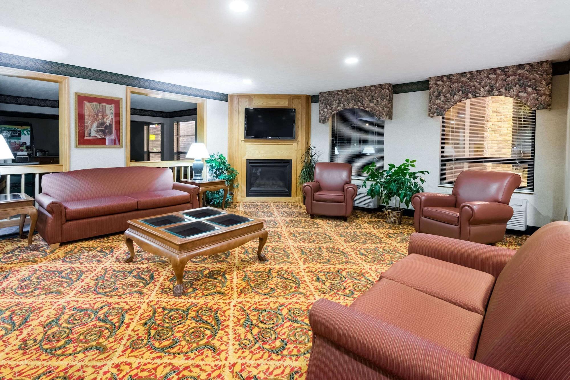Vista Lobby Ramada by Wyndham Strasburg Dover