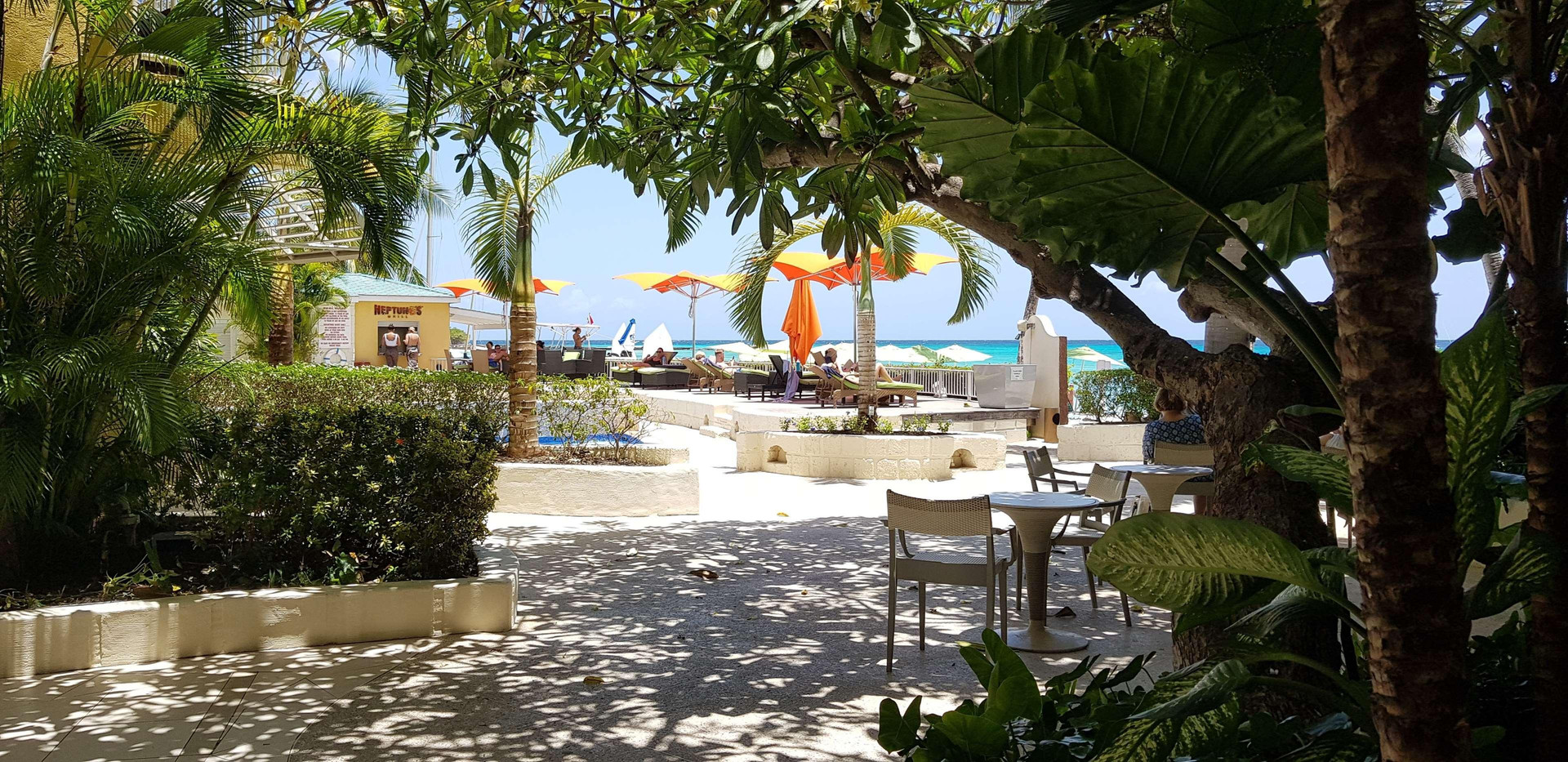 Vista Exterior Radisson Aquatica Resort Barbados