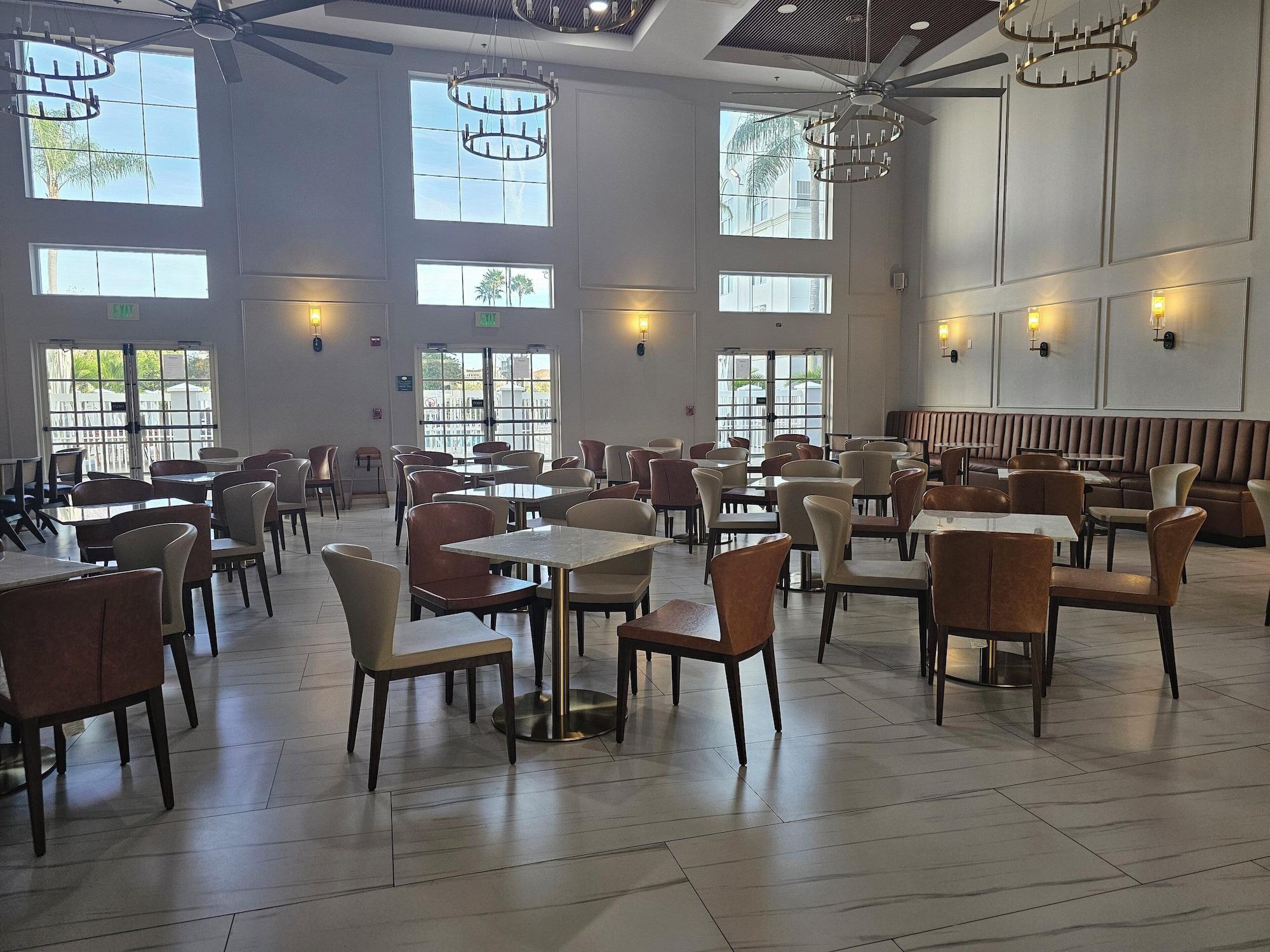 Restaurant MONTREAL SUITES ORLANDO by IHG