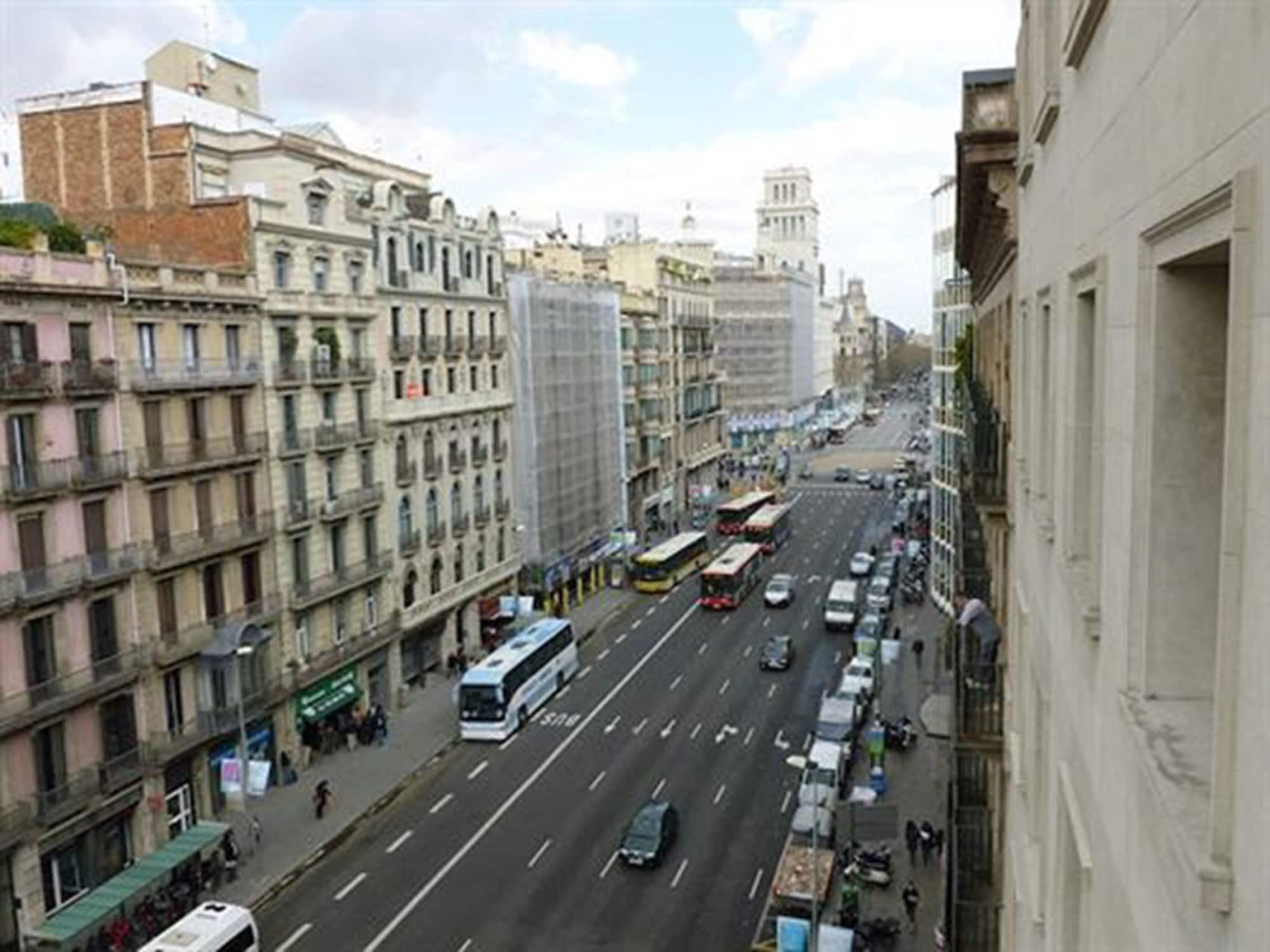 Vista Exterior Super Balmes Guest House