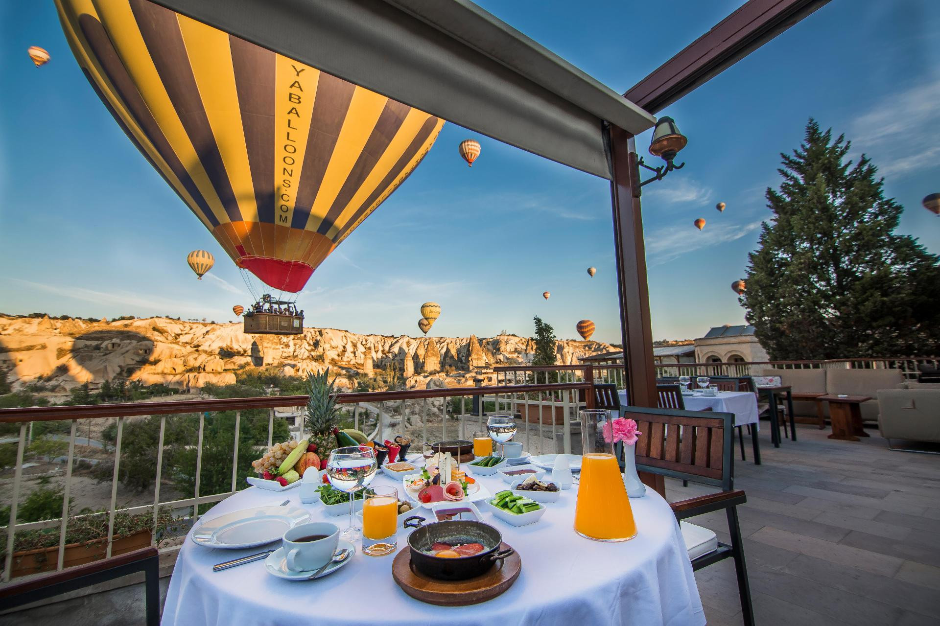 Vista Exterior Goreme Kaya Hotel