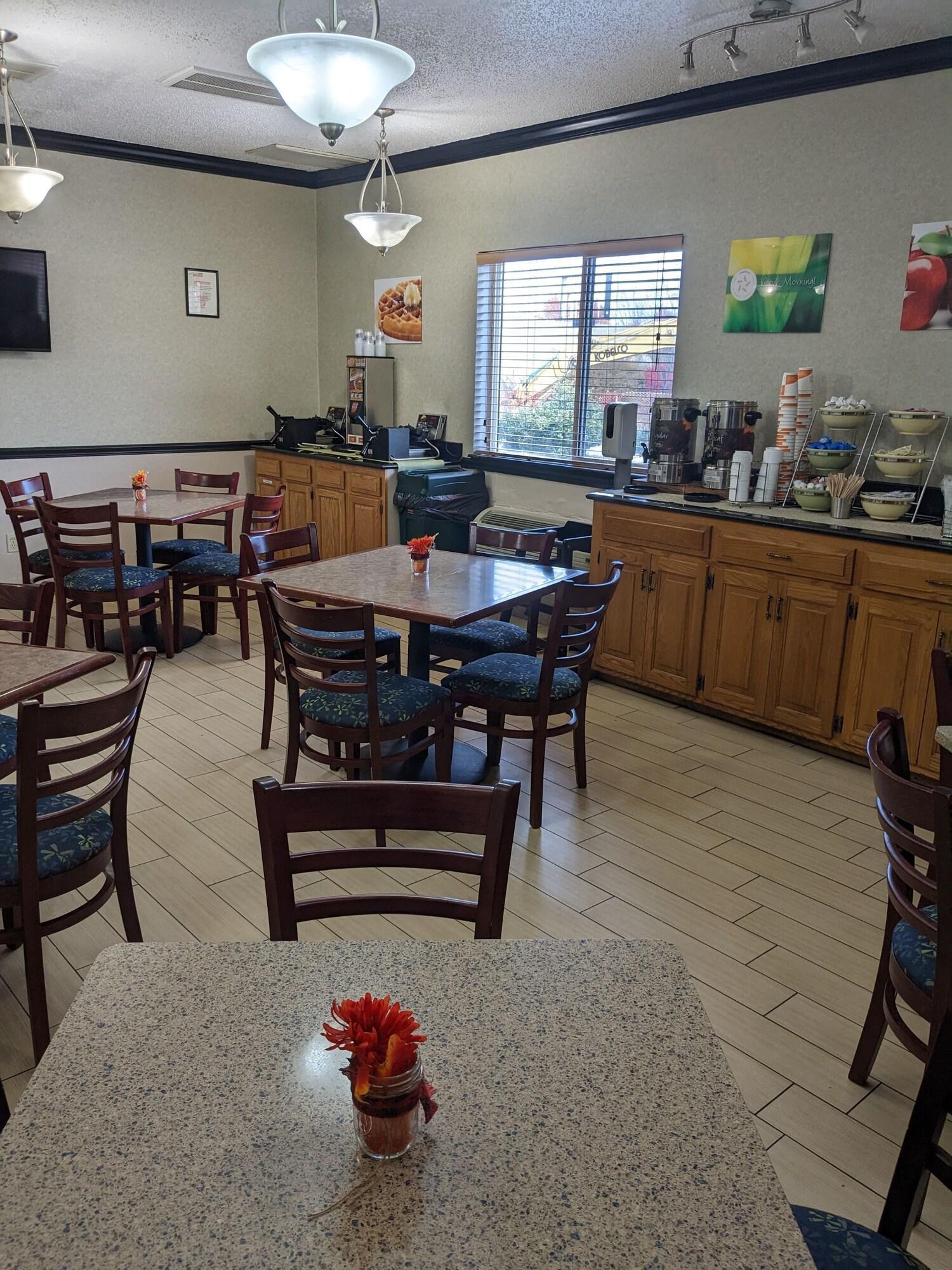 Bar/Salón Quality Inn & Suites