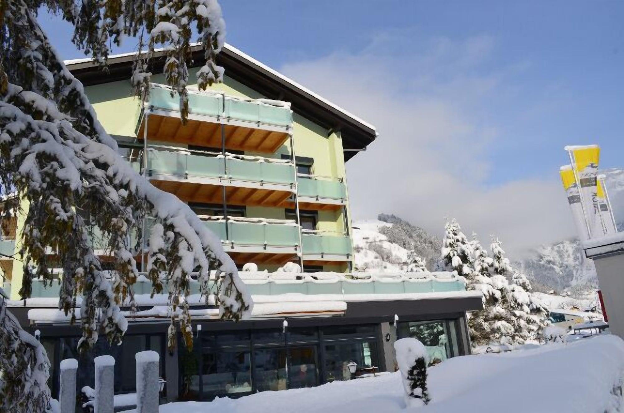 Vista Exterior Hotel Hahnenblick