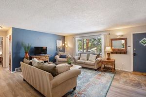 Alquiler Vacacional - Pinecone Cottage: Hot Tub, Fireplace, Fire pit