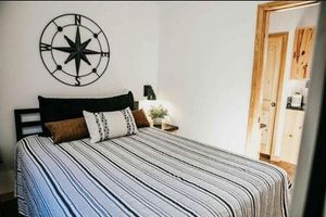 Alquiler Vacacional - The Bison cabin in a gated 2 acre boutique tiny home resort with pool!