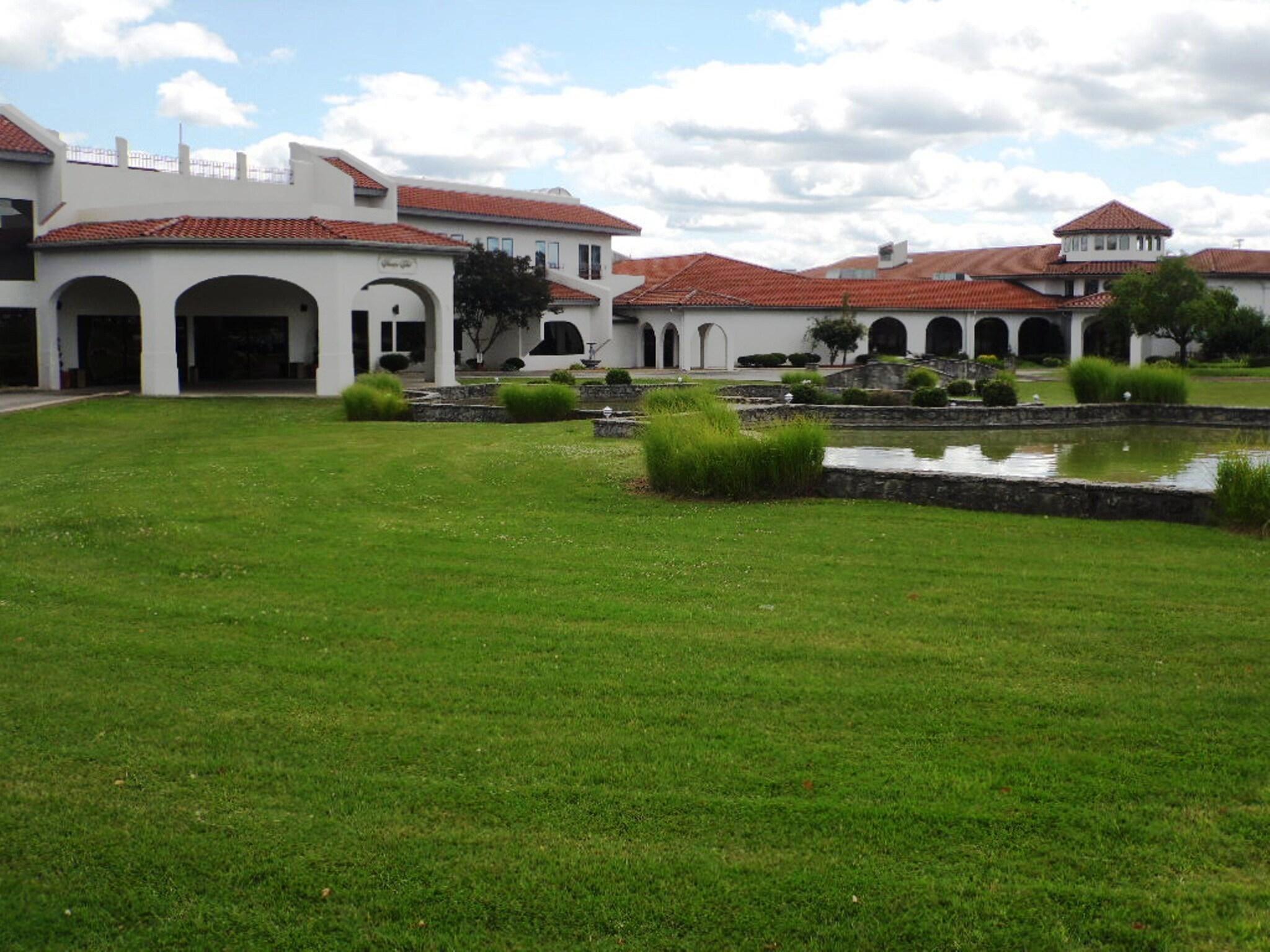 Vista Exterior Regalia Hotel & Conference Center