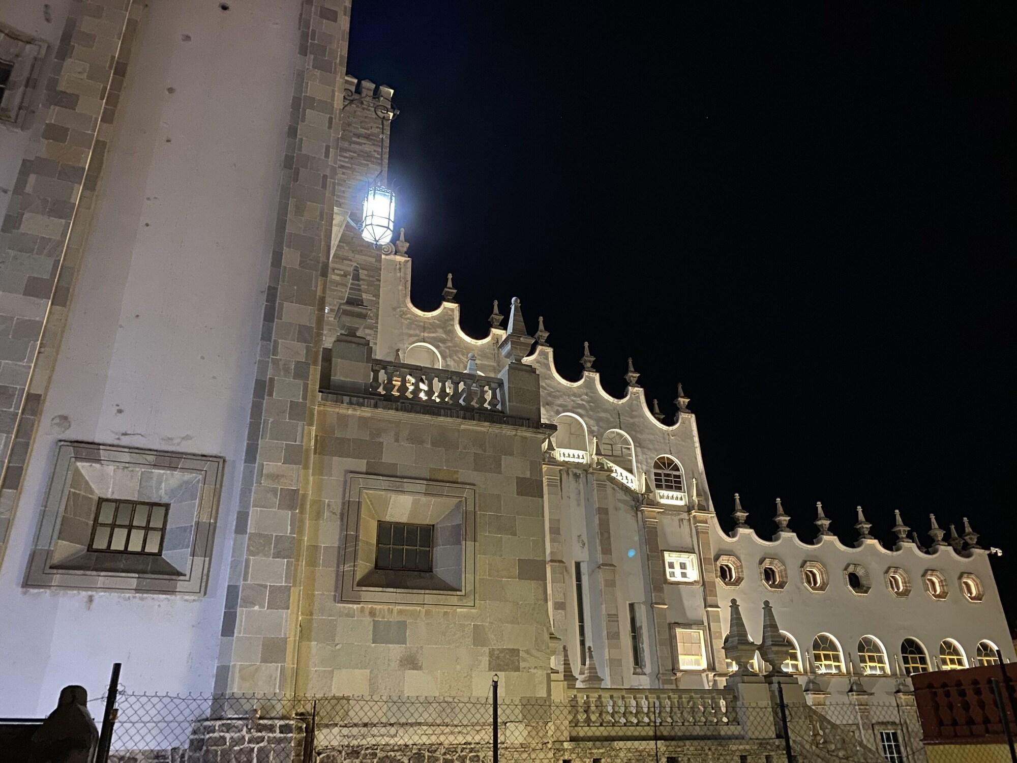 Vista Exterior Hotel Universidad