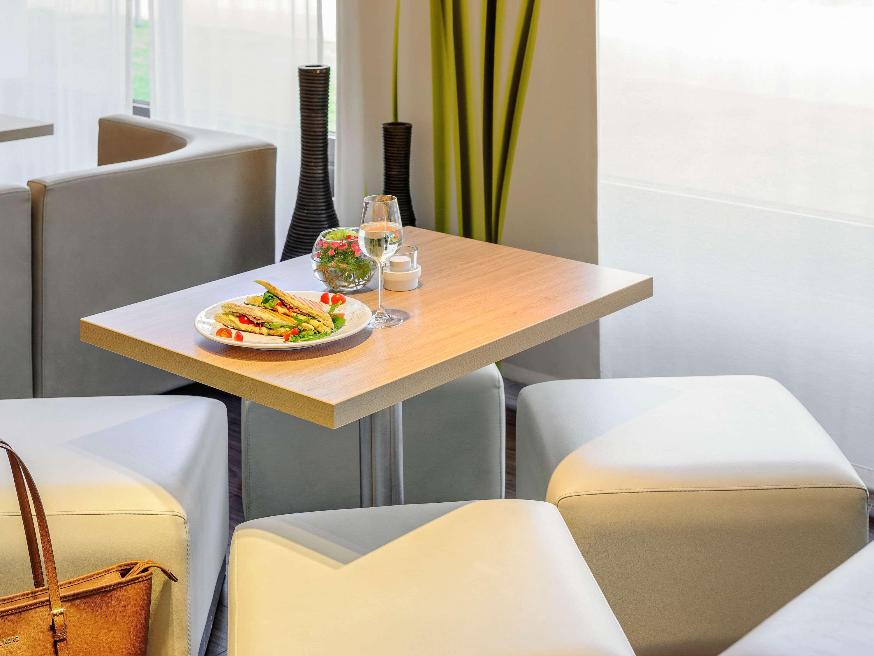 Bar/Salón B&B HOTEL München-Schwabing