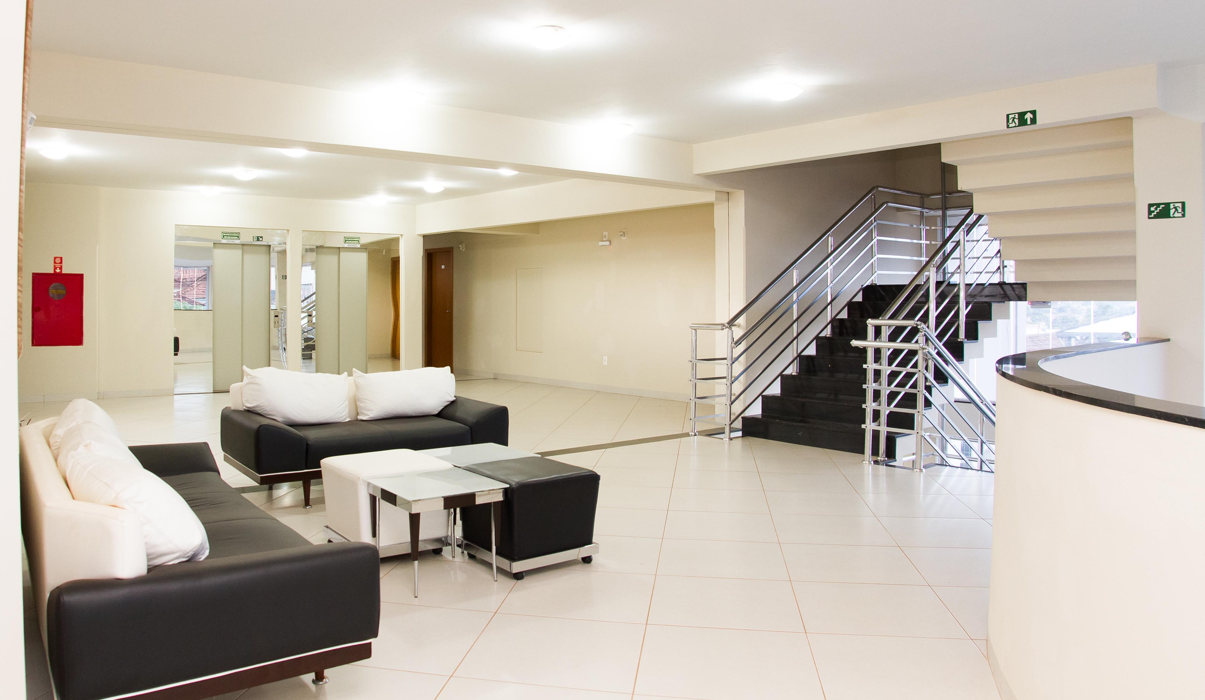 Vista Lobby La Vitre Hotel